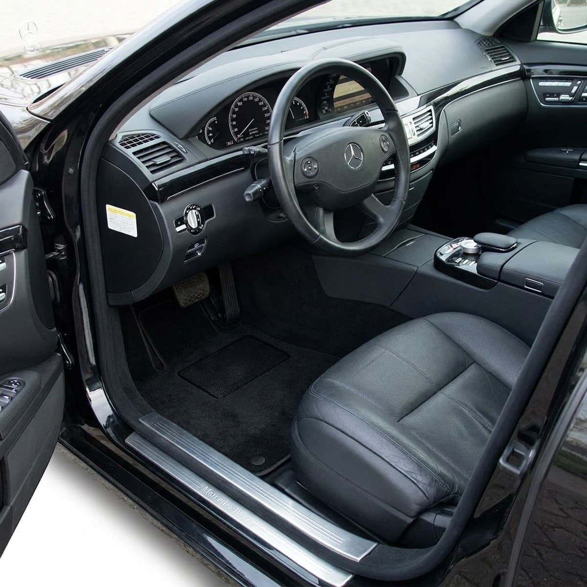 Tappetini in moquette Astro montati su Mercedes-Benz Classe S (2005-2013)