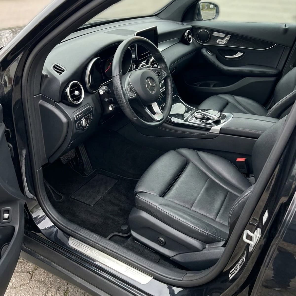 Tappetini in moquette Astro montati su Mercedes-Benz GLC (2015-)