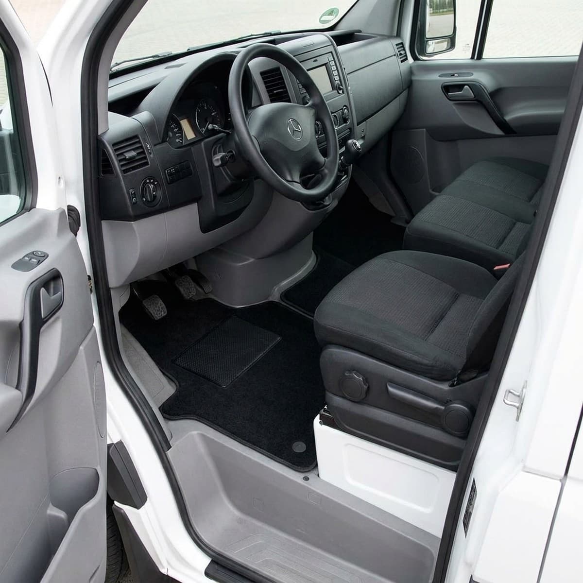 Tappetini in moquette Astro montati su Mercedes-Benz Sprinter (2007-2017)
