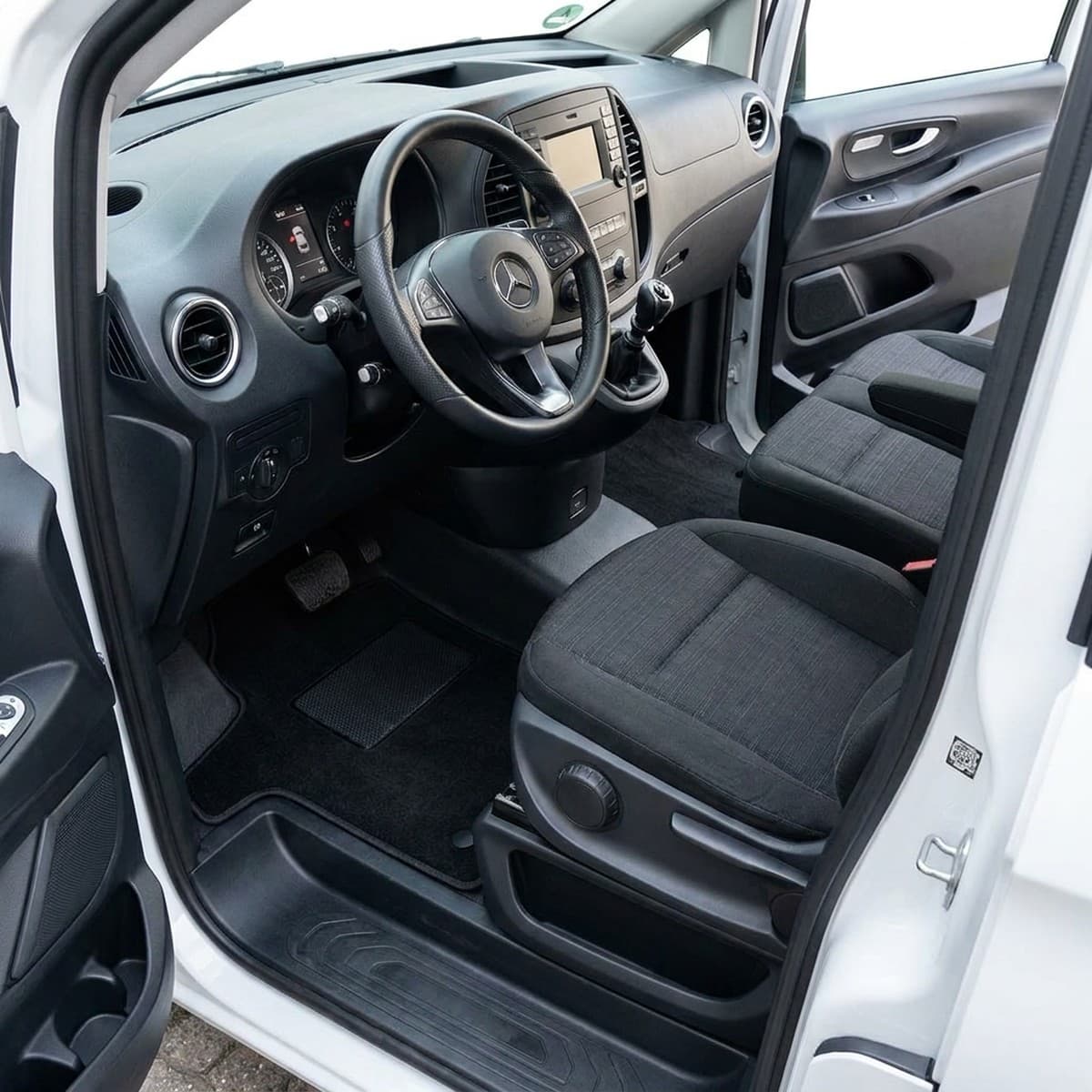 Tappetini in moquette Astro montati su Mercedes-Benz Vito (2015-)