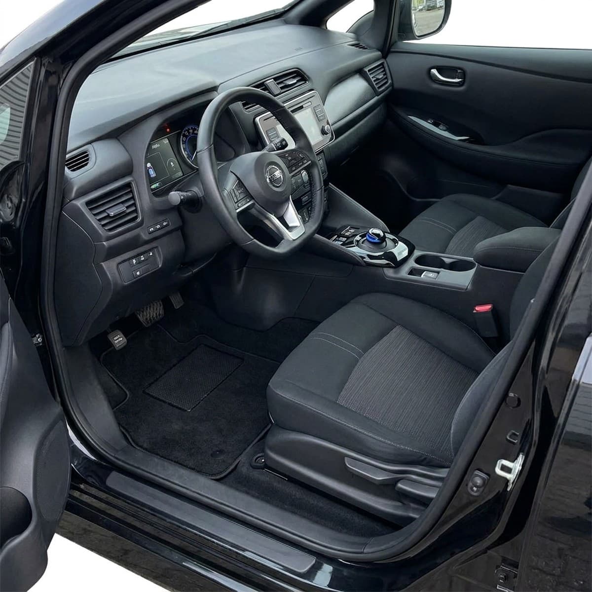 Tappetini in moquette Astro montati su Nissan Leaf (2017-)
