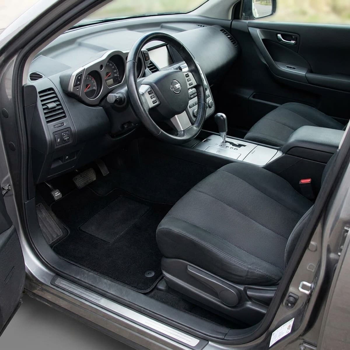 Tappetini in moquette Astro montati su Nissan Murano (2003-)