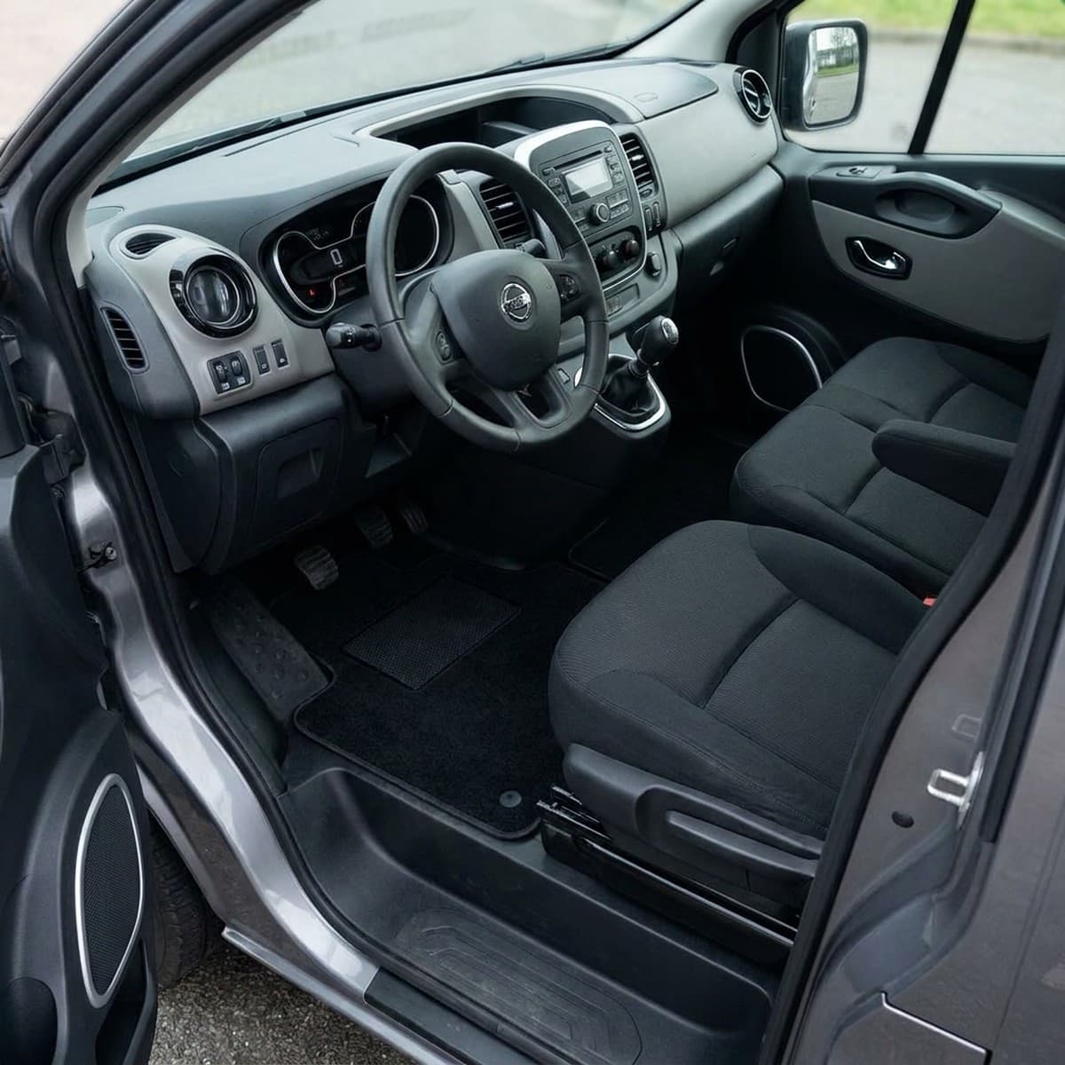 Tappetini in moquette Astro montati su Nissan NV300 (2015-)