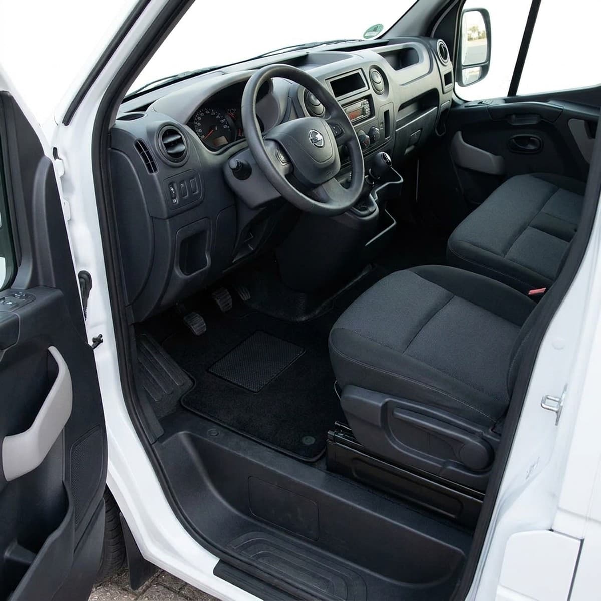 Tappetini in moquette Astro montati su Nissan NV400 (2010-)