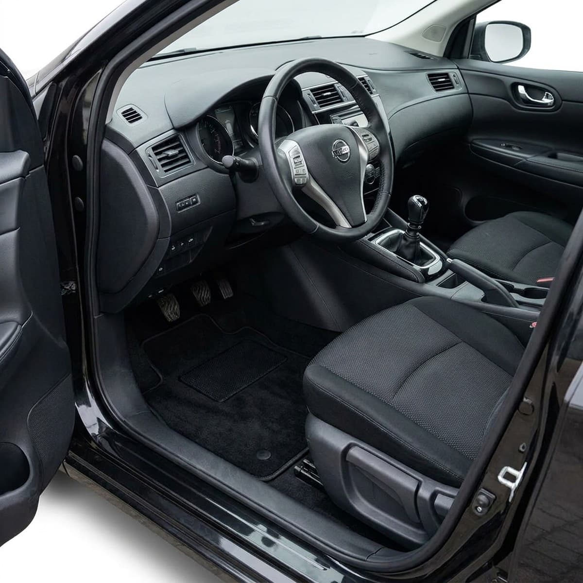 Tappetini in moquette Astro montati su Nissan Pulsar (2018-)