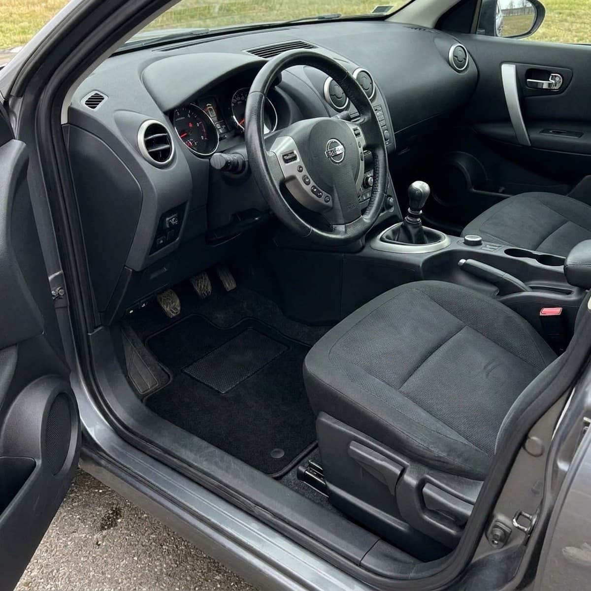 Tappetini in moquette Astro montati su Nissan Qashqai (2006-2013)