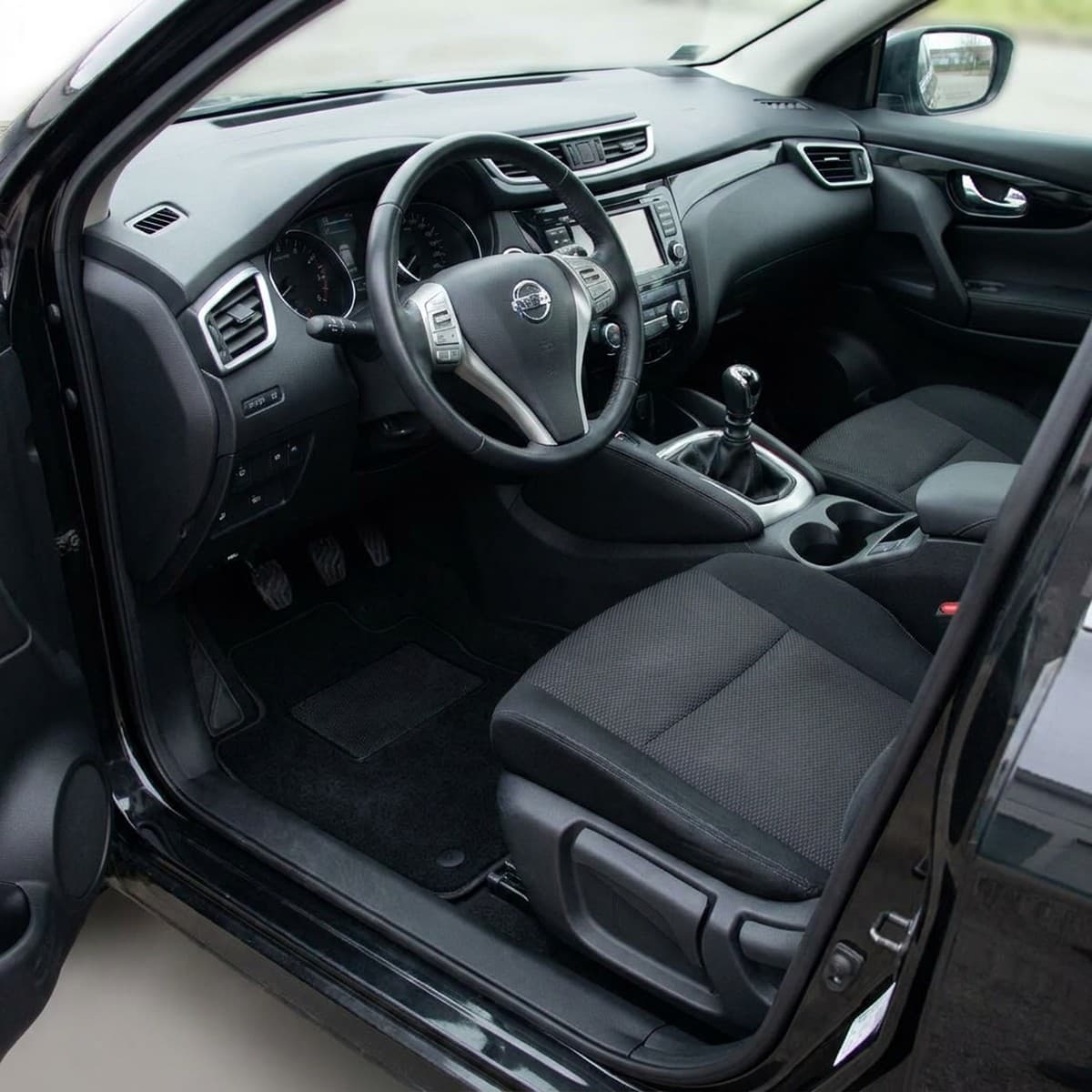 Tappetini in moquette Astro montati su Nissan Qashqai (2014-2021)