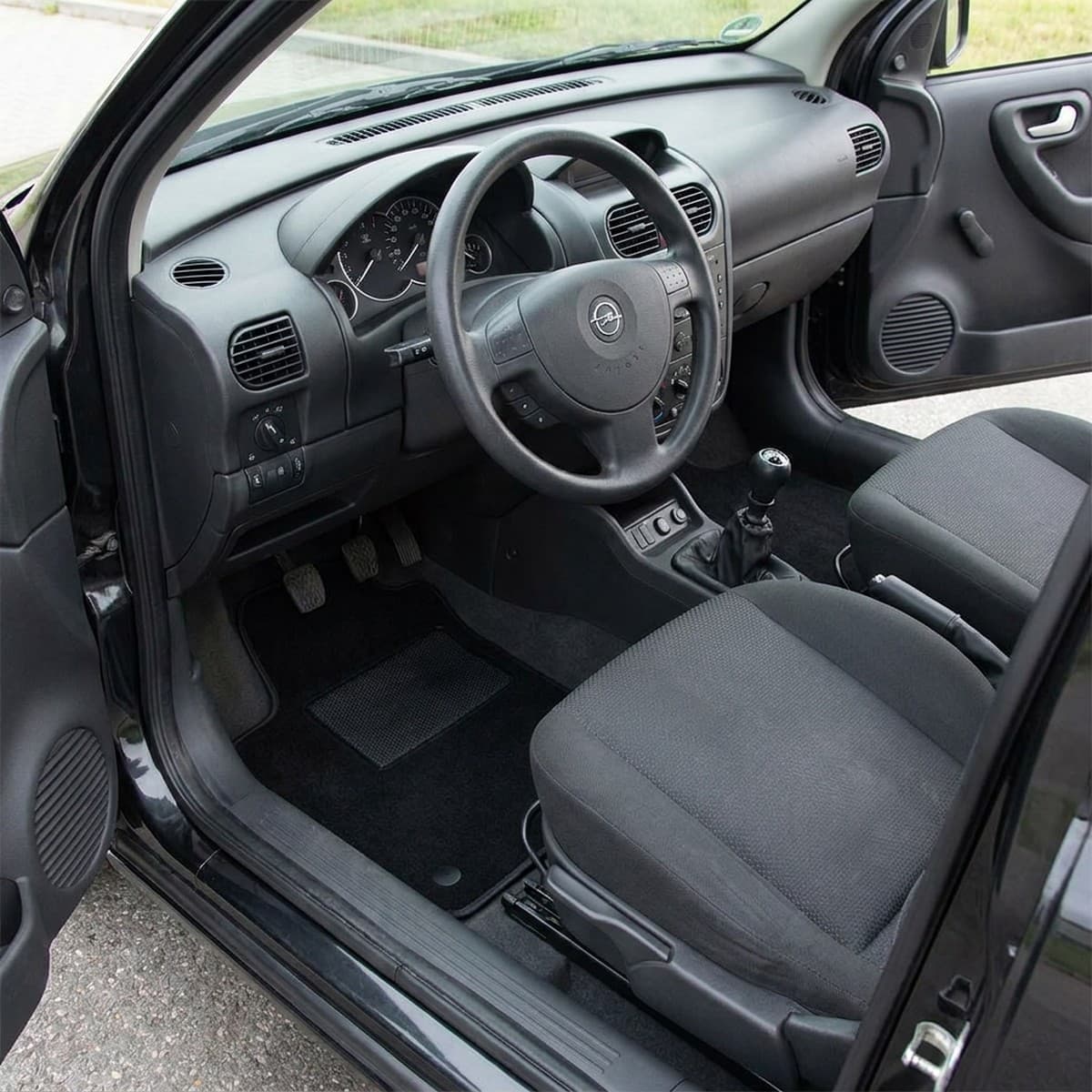 Tappetini in moquette Astro montati su Opel Combo 5 posti (2000-2007)