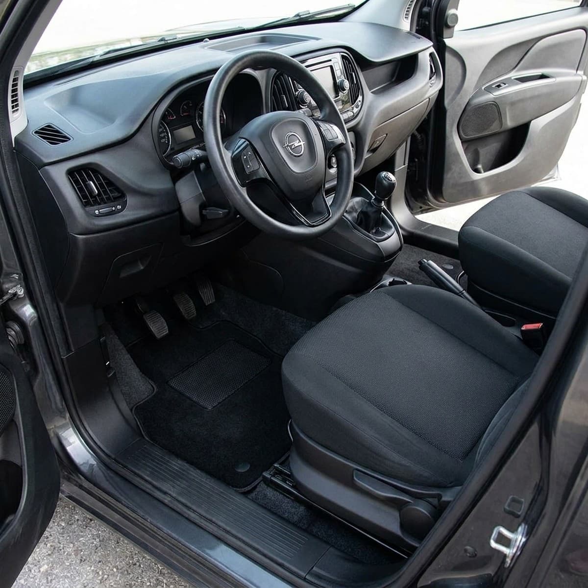 Tappetini in moquette Astro montati su Opel Combo 5 posti (2008-2019)