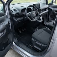 Tappetini in moquette Astro montati su Opel Combo 5 posti (2019-)
