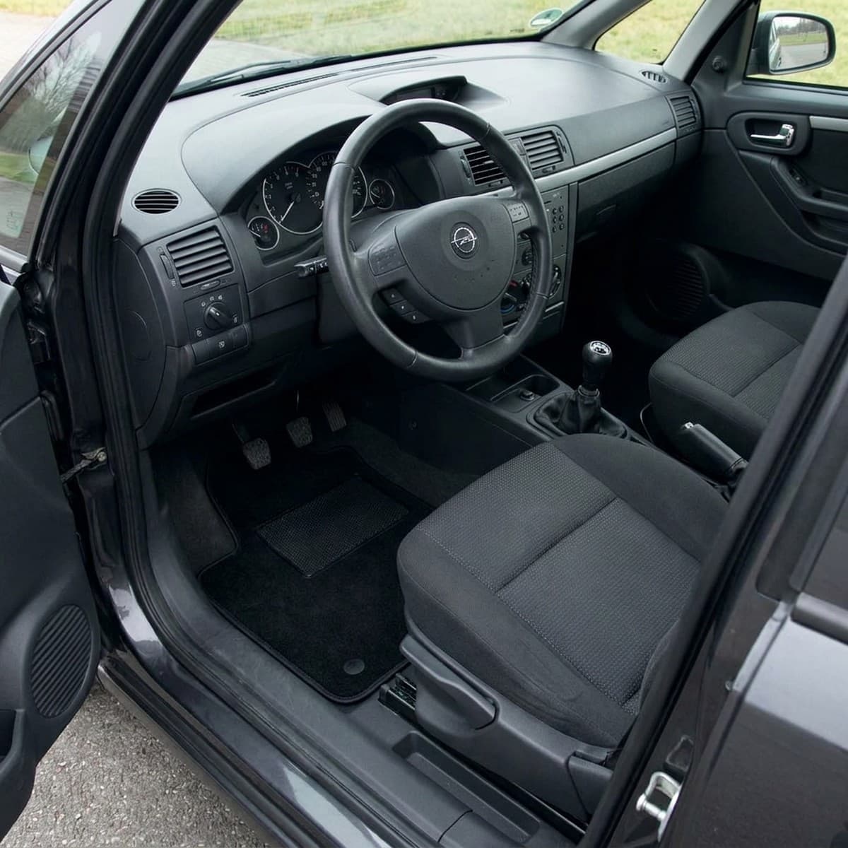 Tappetini in moquette Astro montati su Opel Meriva (2003-2010)