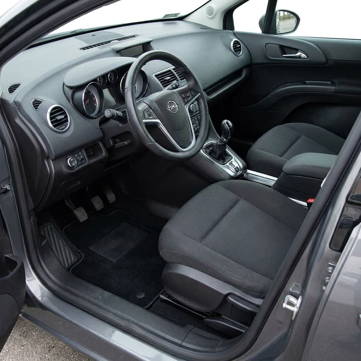 Tappetini in moquette Astro montati su Opel Meriva (2010-2018)