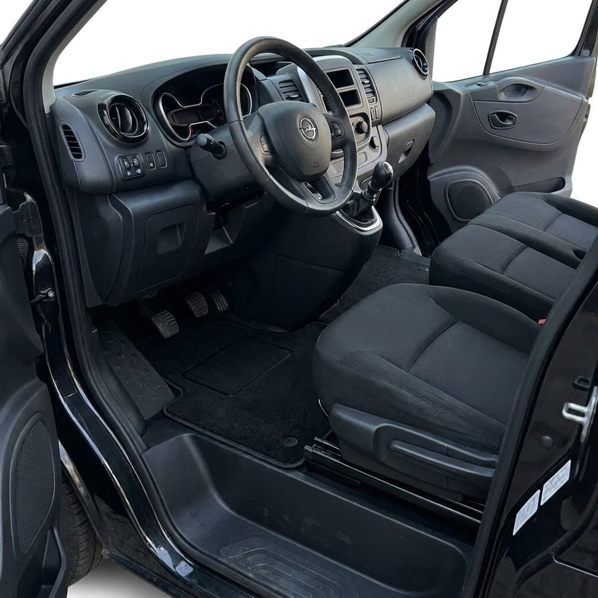 Tappetini in moquette Astro montati su Opel Vivaro (2015-2019)