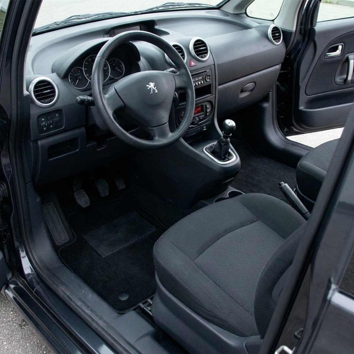 Tappetini in moquette Astro montati su Peugeot 1007 (2005-2010)