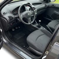 Tappetini in moquette Astro montati su Peugeot 206 Berlina e SW (1998-2012)
