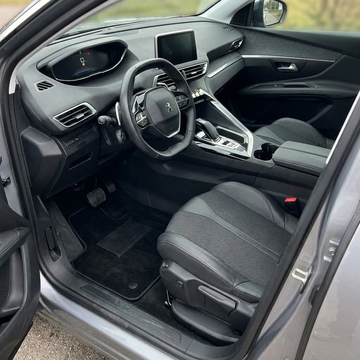 Tappetini in moquette Astro montati su Peugeot 3008 (2022-)