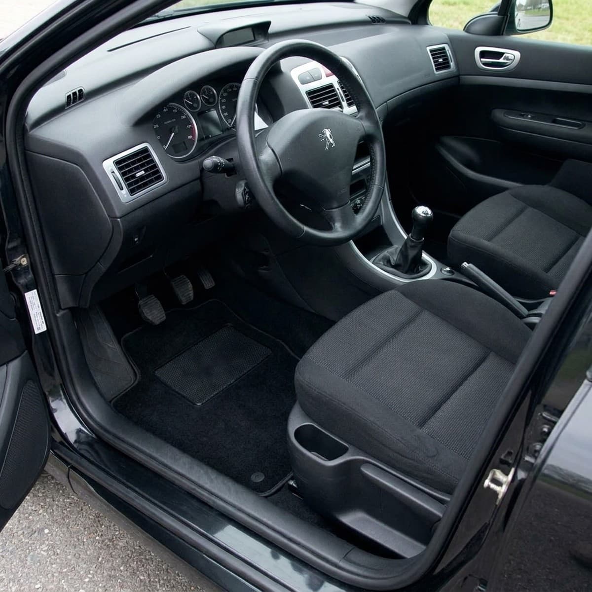 Tappetini in moquette Astro montati su Peugeot 307 Berlina e SW (2001-2008)