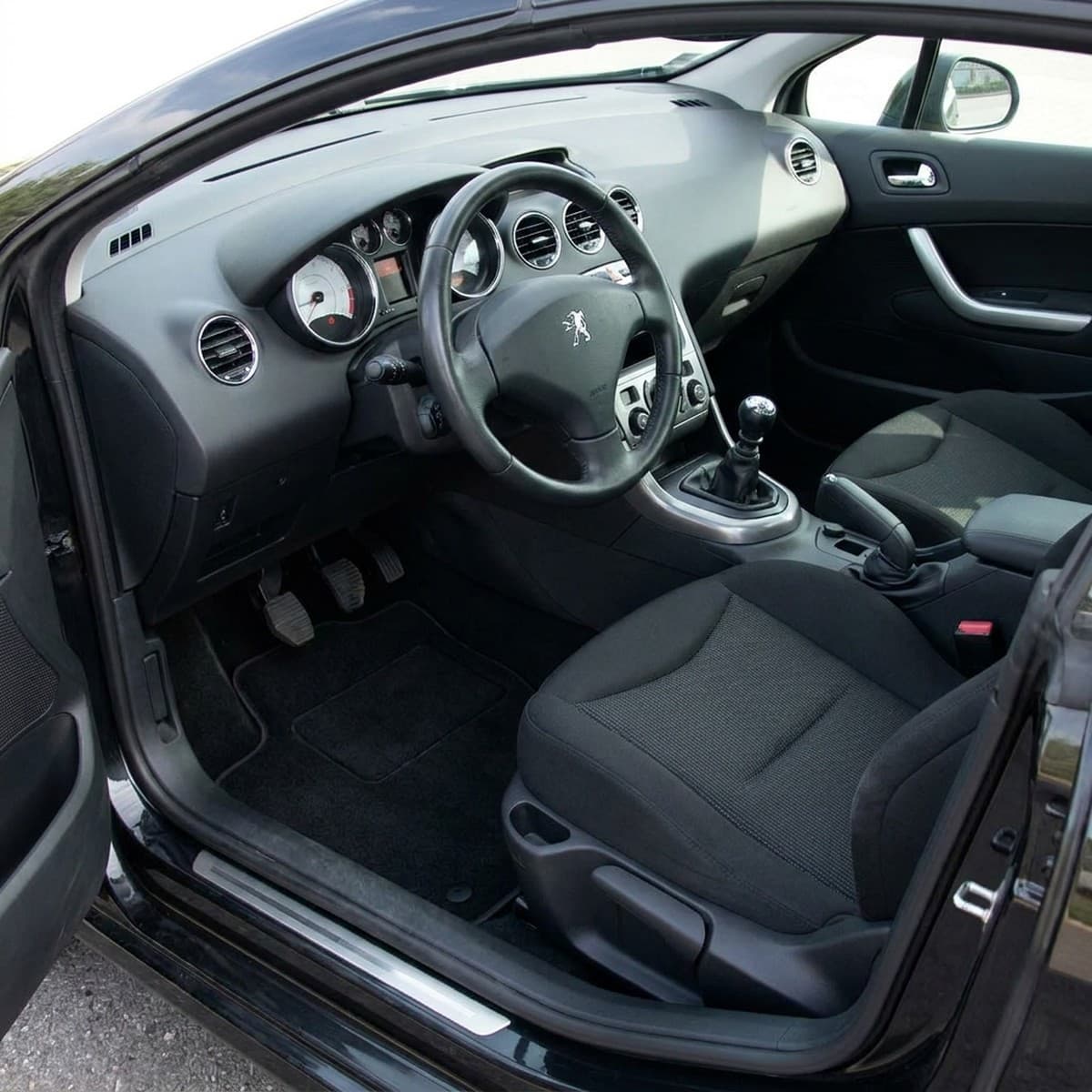 Tappetini in moquette Astro montati su Peugeot 308 CC (2009-)