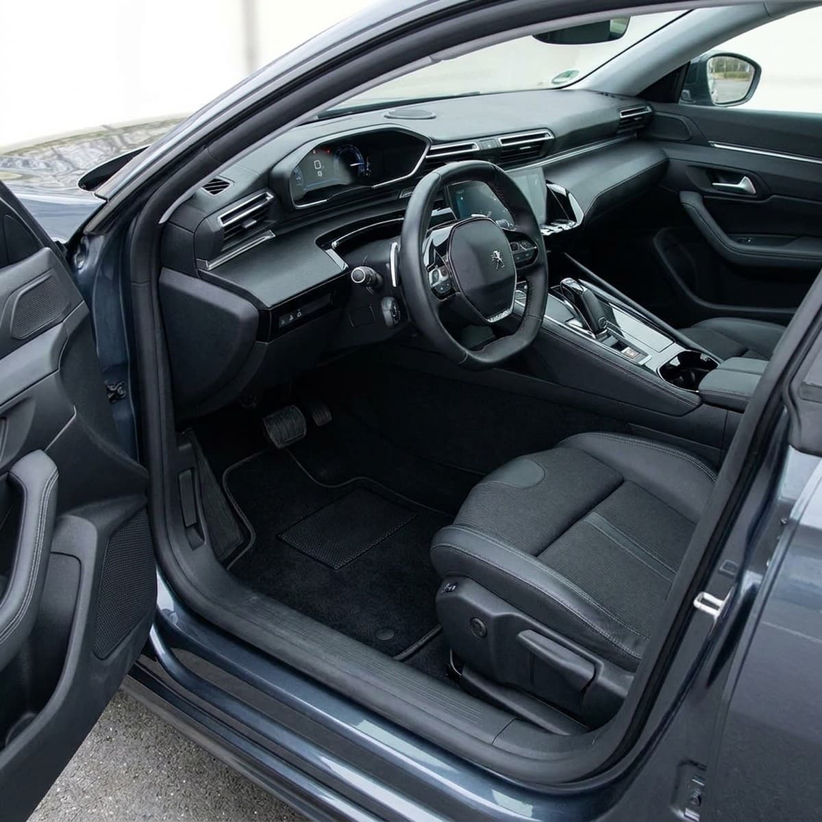 Tappetini in moquette Astro montati su Peugeot 508 Berlina e SW (2019-)