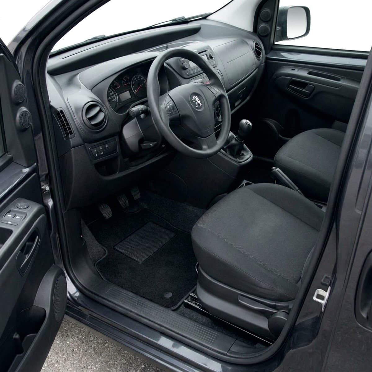Tappetini in moquette Astro montati su Peugeot Bipper Van (2008-)