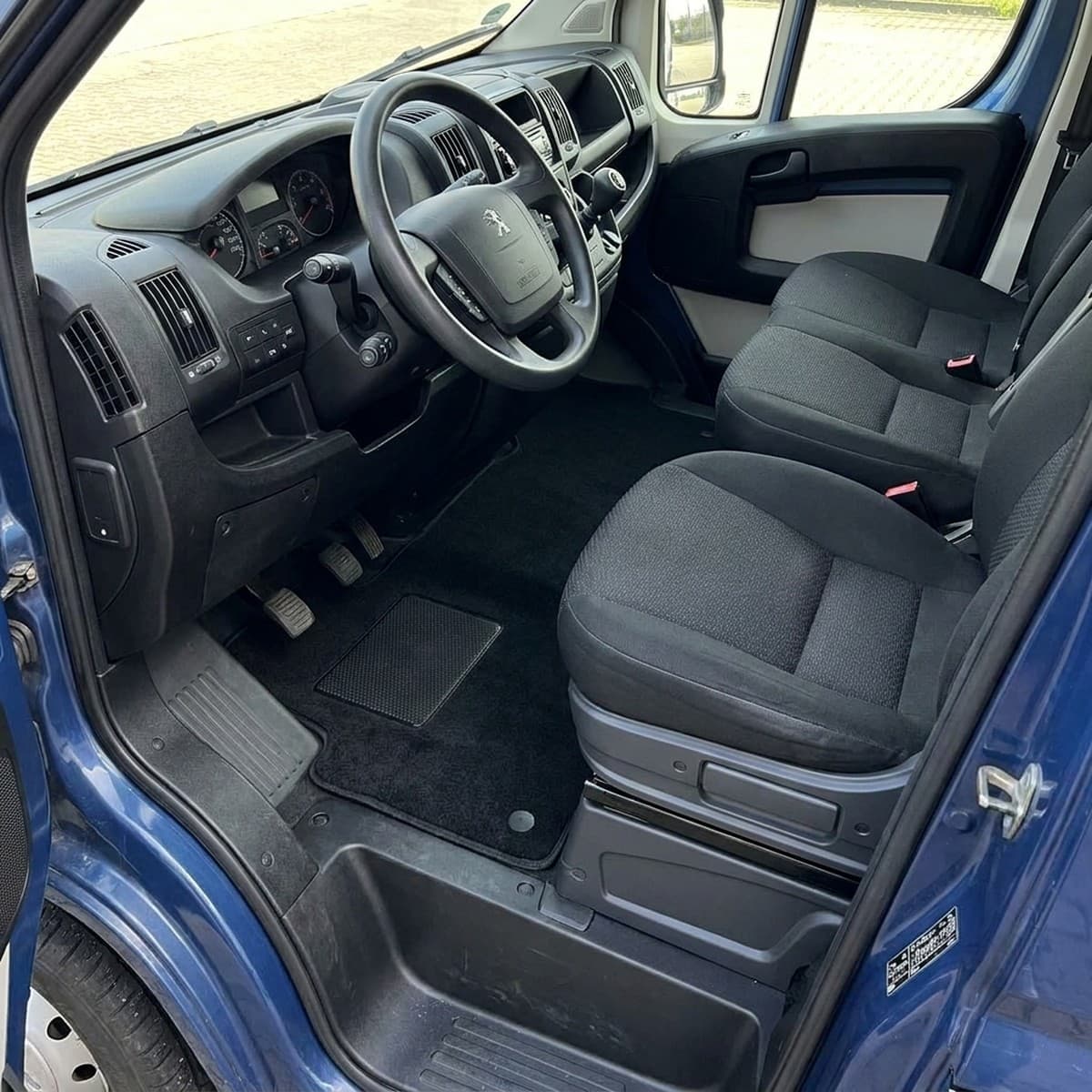 Tappetini in moquette Astro montati su Peugeot Boxer (2007-)