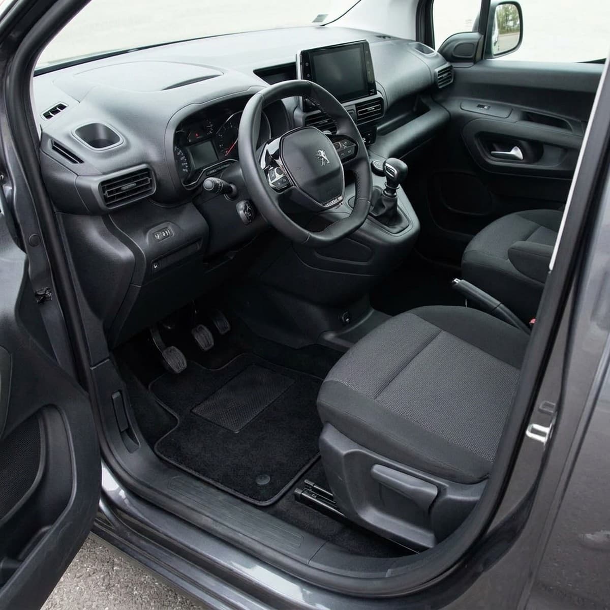 Tappetini in moquette Astro montati su Peugeot Partner/Rifter Van (2019-)