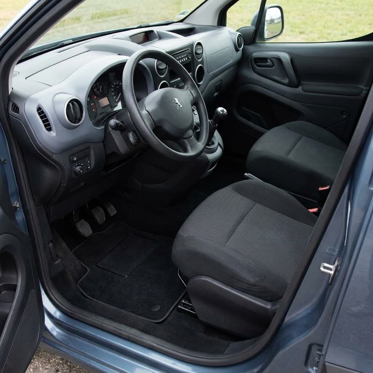 Tappetini in moquette Astro montati su Peugeot Partner Van (2009-2018)
