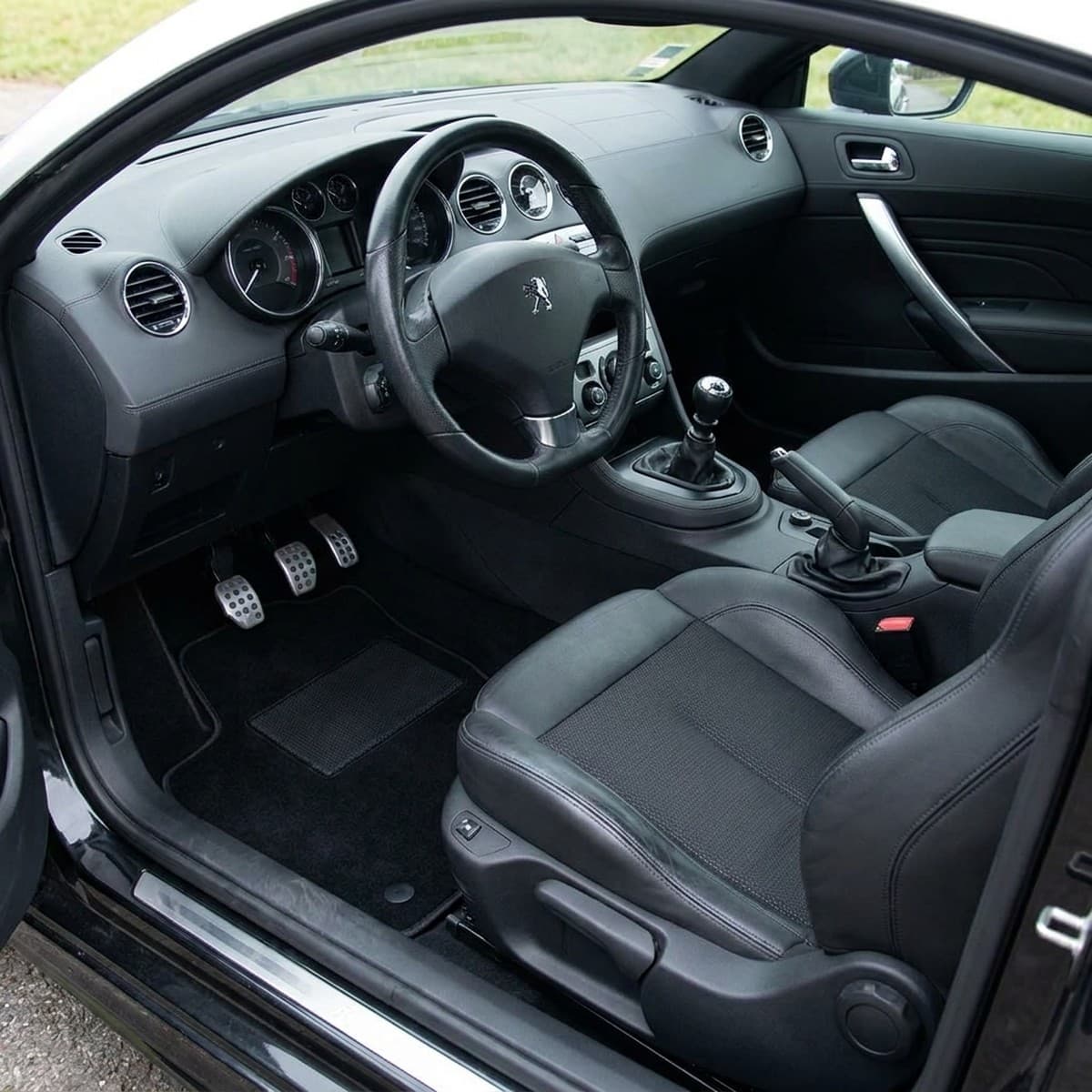 Tappetini in moquette Astro montati su Peugeot RCZ (2010-)