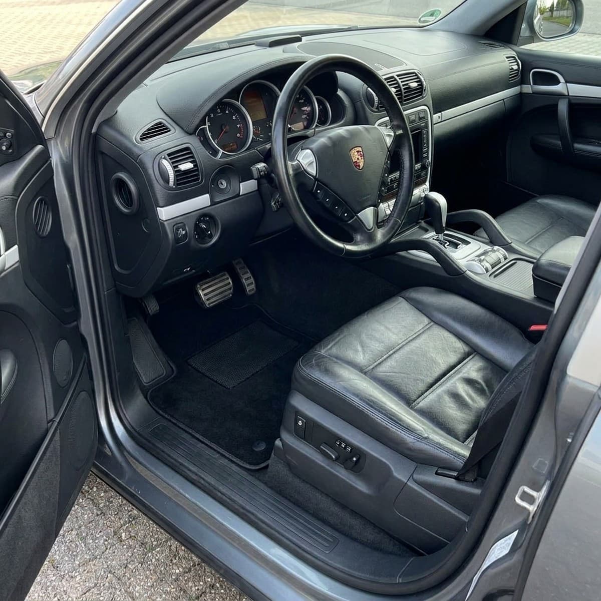 Tappetini in moquette Astro montati su Porsche Cayenne (2003-2007)