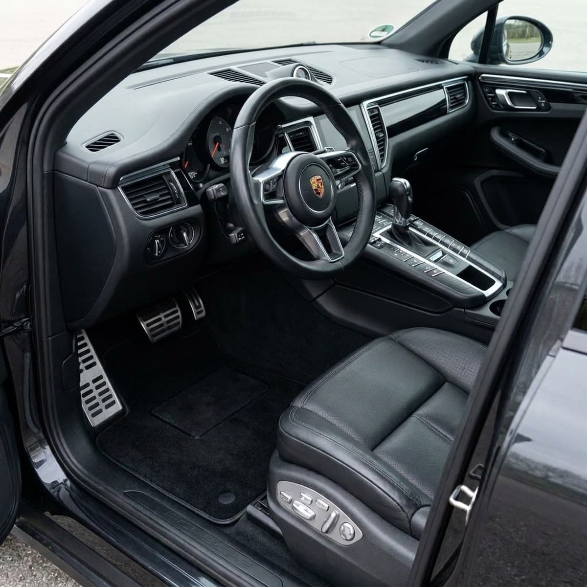 Tappetini in moquette Astro montati su Porsche Macan (2013-2019)
