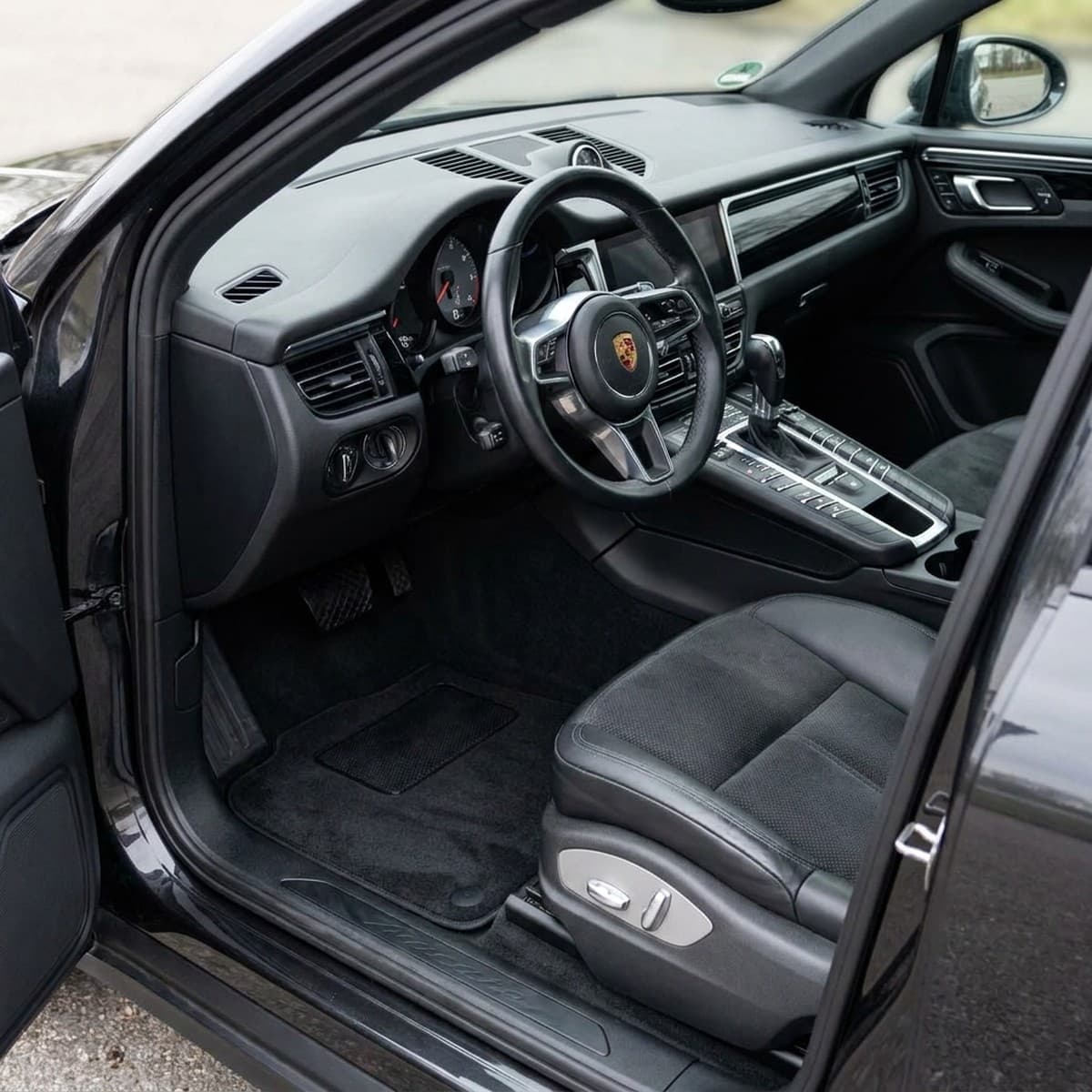 Tappetini in moquette Astro montati su Porsche Macan (2019-)