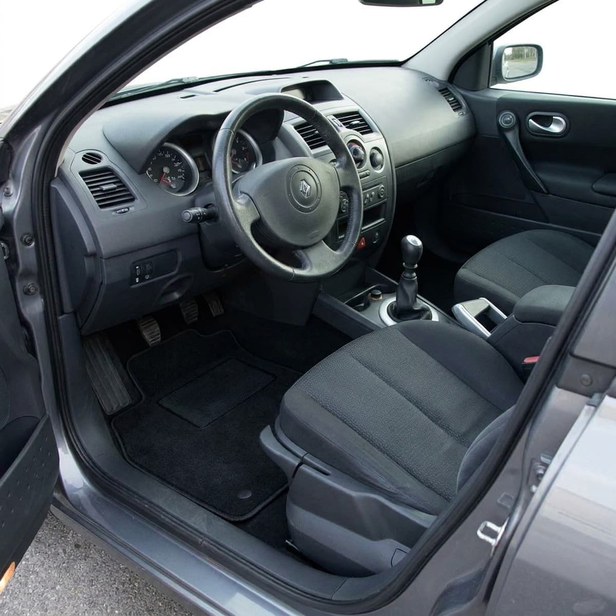 Tappetini in moquette Astro montati su Renault Megane II Berlina e SW (2002-2010)