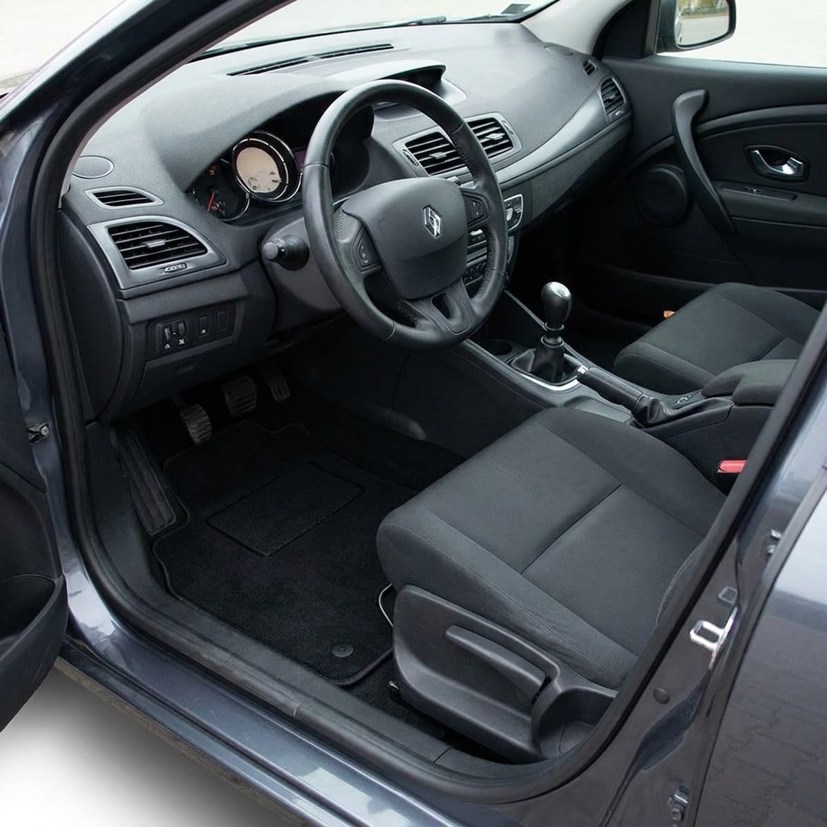 Tappetini in moquette Astro montati su Renault Megane III Berlina e SW (2008-2016)