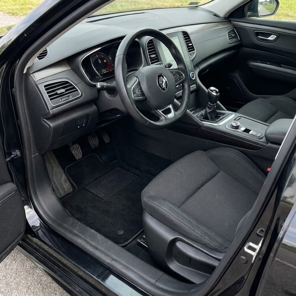 Tappetini in moquette Astro montati su Renault Talisman Berlina e Sporter (2016-)