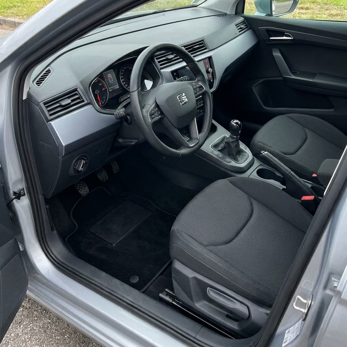 Tappetini in moquette Astro montati su Seat Ibiza (2017-)