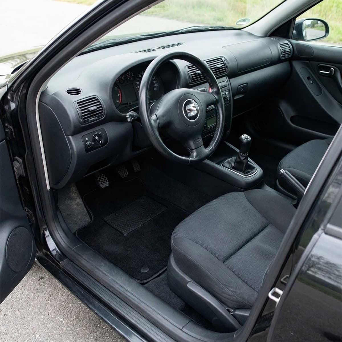 Tappetini in moquette Astro montati su Seat Leon (1999-2005)