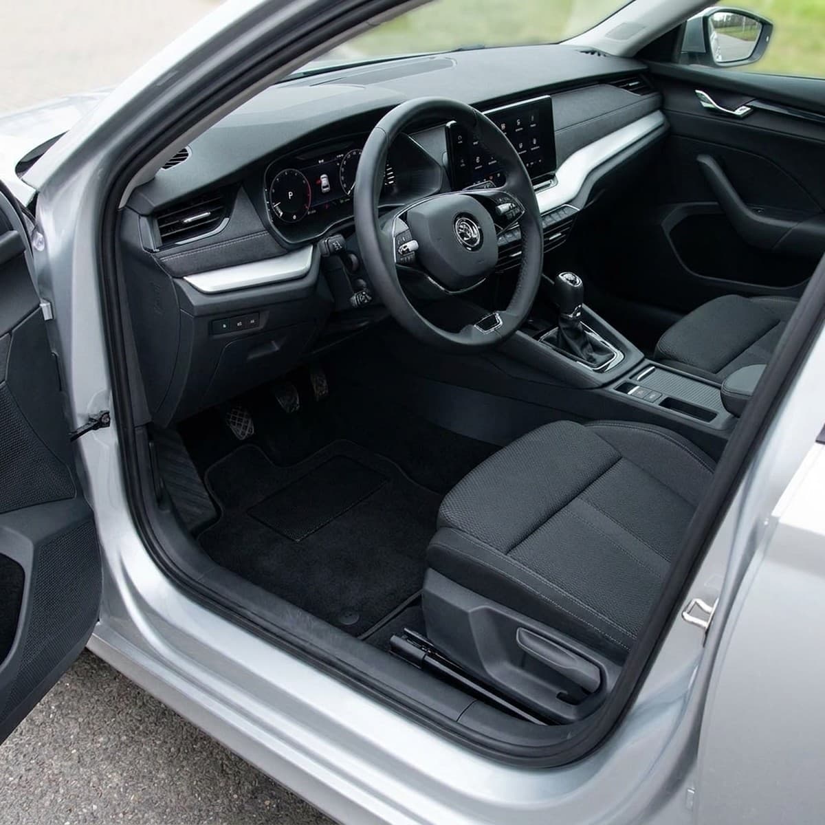 Tappetini in moquette Astro montati su Skoda Octavia Berlina e SW (2020-)