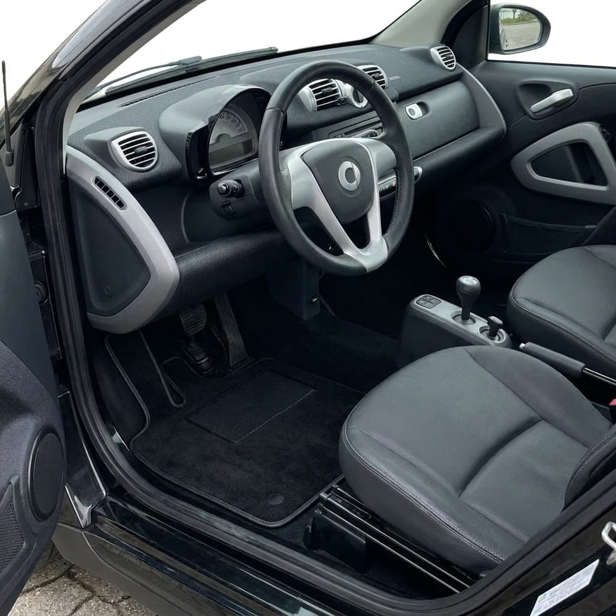 Tappetini in moquette Astro montati su Smart Fortwo (2007-2014)