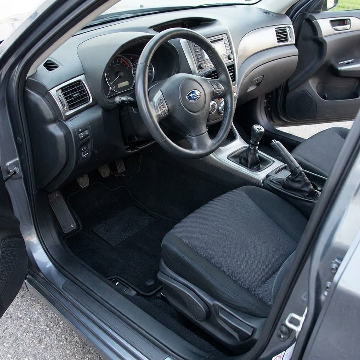 Tappetini in moquette Astro montati su Subaru Impreza 5 porte (2010-2019)