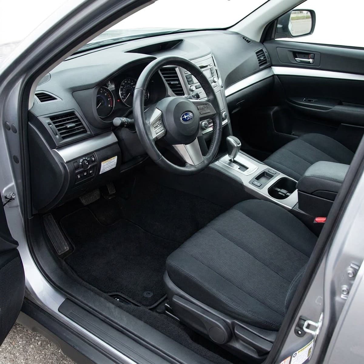 Tappetini in moquette Astro montati su Subaru Outback (2009-2015)