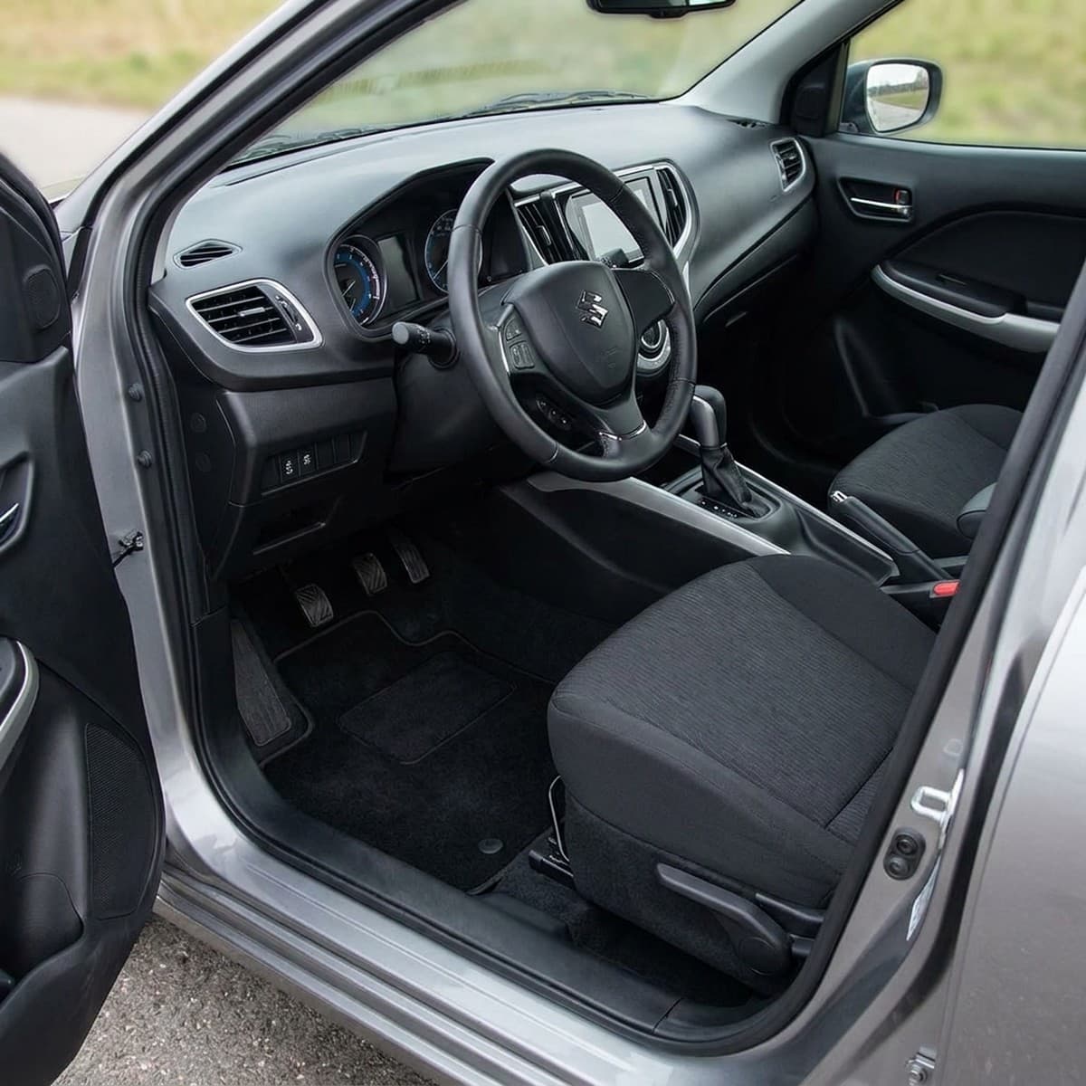 Tappetini in moquette Astro montati su Suzuki Baleno (2015-)