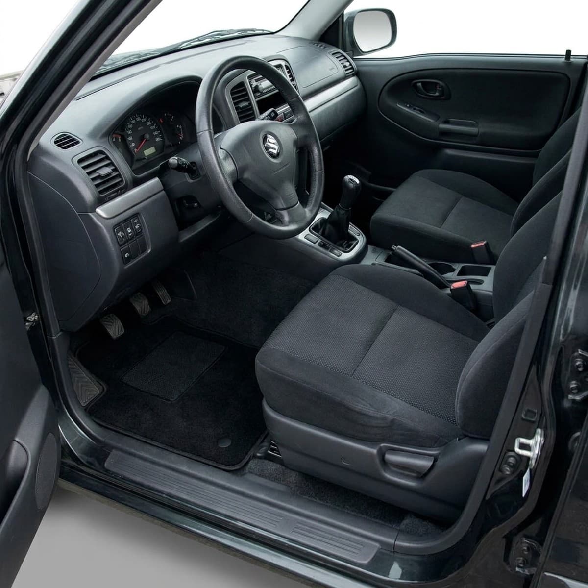 Tappetini in moquette Astro montati su Suzuki Grand Vitara 3 porte (1999-2005)