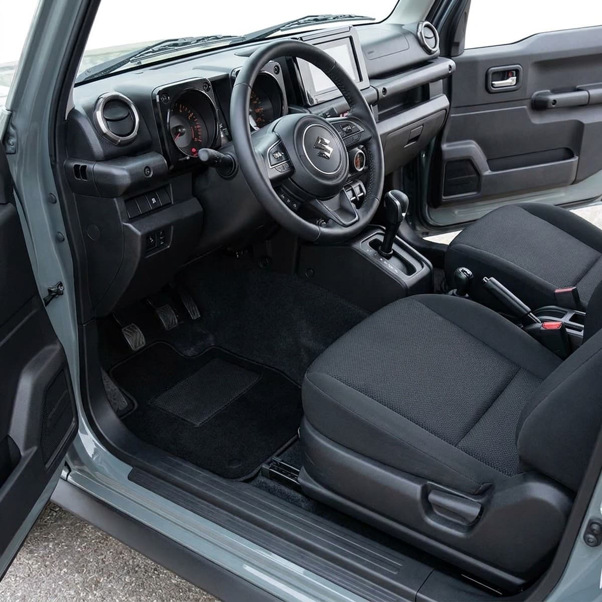Tappetini in moquette Astro montati su Suzuki Jimny (2018-)