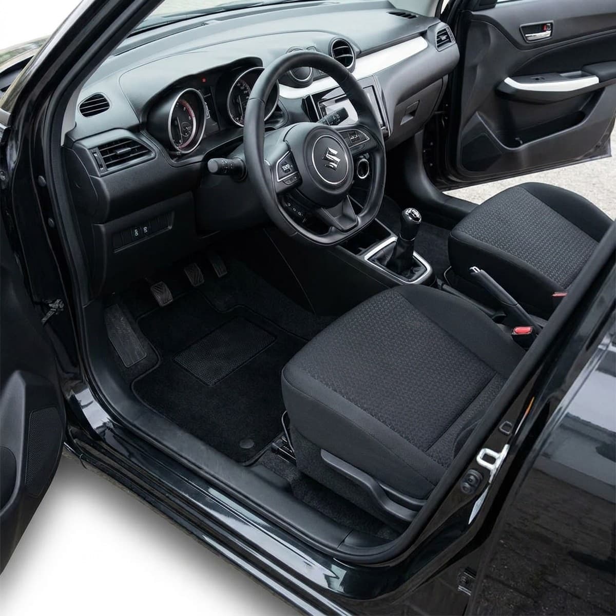Tappetini in moquette Astro montati su Suzuki Swift (2017-)