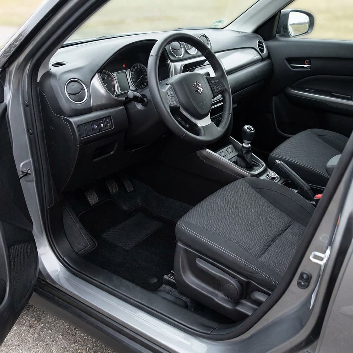 Tappetini in moquette Astro montati su Suzuki Vitara 5 porte (2015-)