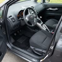 Tappetini in moquette Astro montati su Toyota Auris (2007-2012)