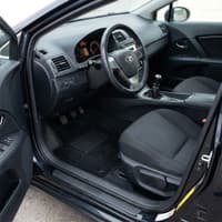 Tappetini in moquette Astro montati su Toyota Avensis Berlina e SW (2009-2018)
