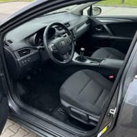 Tappetini in moquette Astro montati su Toyota Avensis Berlina e SW (2018-)