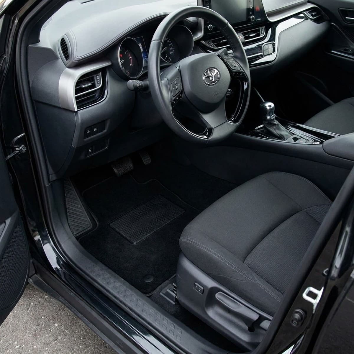 Tappetini in moquette Astro montati su Toyota C-hr (2016-)