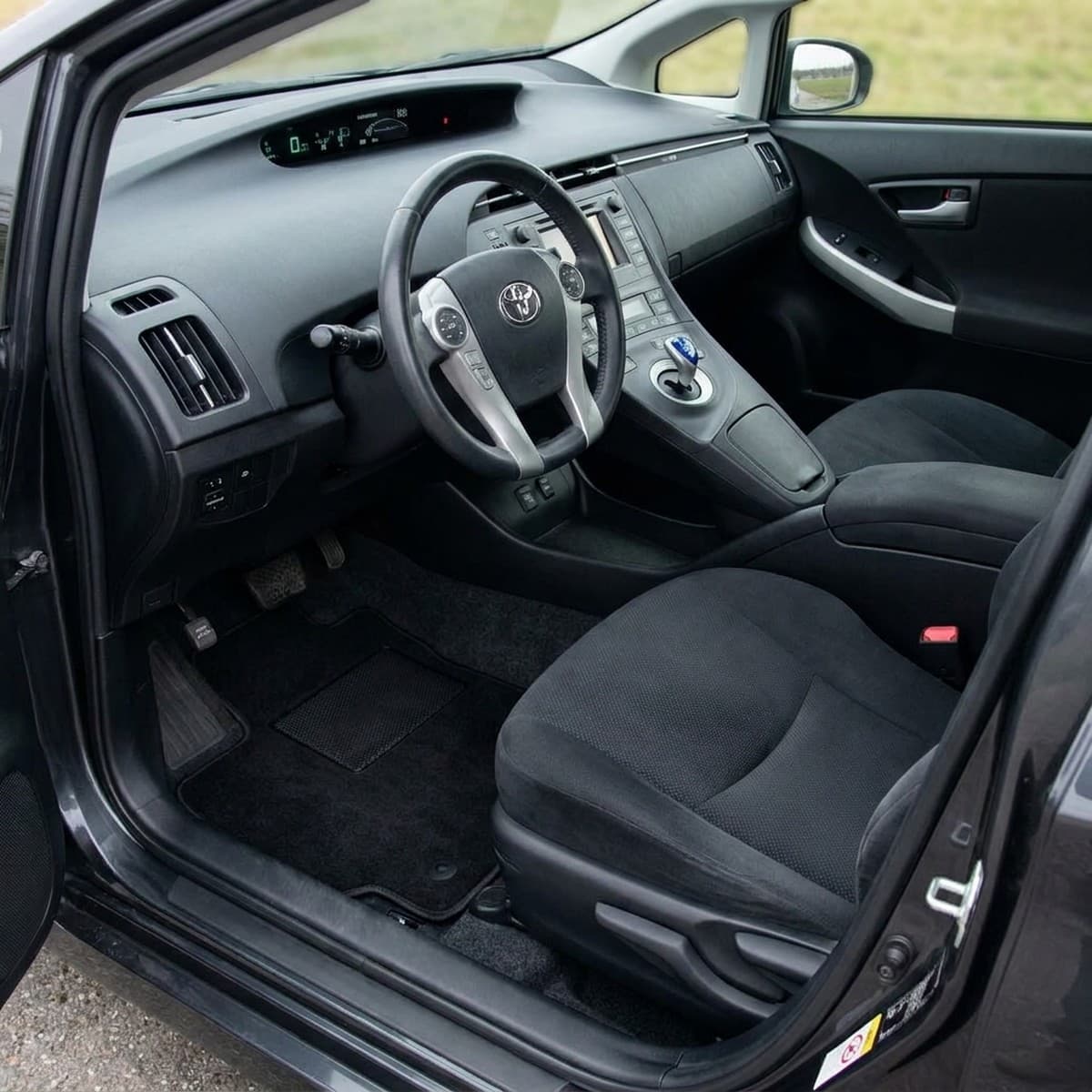 Tappetini in moquette Astro montati su Toyota Prius (2009-2012)